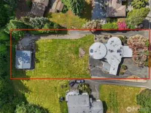 Property lines are approximate.
