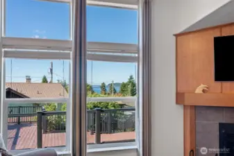 Large windows to see the lovely water view