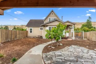 Back yard without staging, waiting for your special touches and ideas!