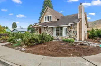 Located near to all that is worth checking out in the core of Chelan.