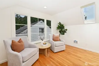 Sitting area or could be another spot for an office