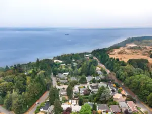 The house is the fourth from the left- this shows its proximity to Discovery Park!