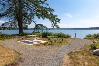 There are several trails throughout this community...this one leads to the beach!