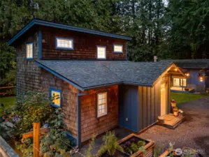 Cute as a button 2 bedroom main home.