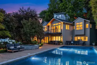 all rooms face the view!