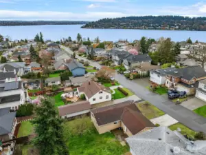 A second level would likely give you views of Lake Washington and south Mercer Island.