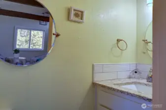 Upper Floor 1/2 Bath