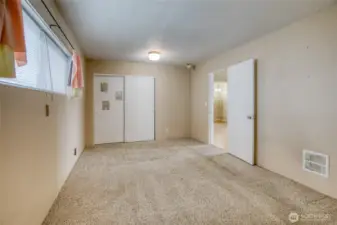 Primary bedroom, cont