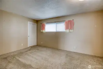 Primary bedroom, cont.