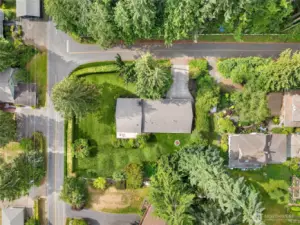 Corner lot with great proximity to Bay Hay and Feed, Via Rosa and Rollling Bay Winery.