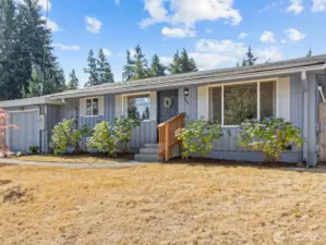 7820 200th St SW awaits its new loving owner.
