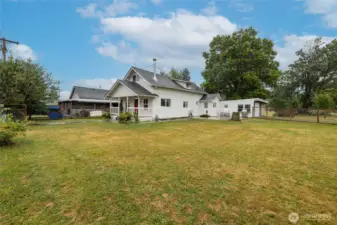 Huge fully fenced yard!