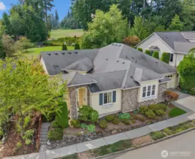 Community amenities include a fabulous clubhouse, an indoor swimming pool, tennis and pickleball courts, extensive walking trails and more.  Not to mention proximity to the fabulous Redmond Ridge Golf Course.