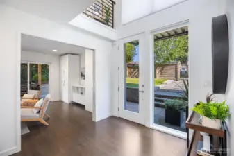 Bright lower floor, flex space can also be used as a bedroom.