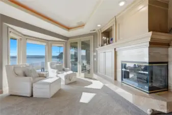 primary suite sitting area