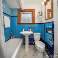 Main floor full bathroom