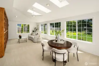 Huge Bonus/Sun Room.