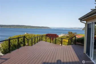 Amazing deck with amazing views!