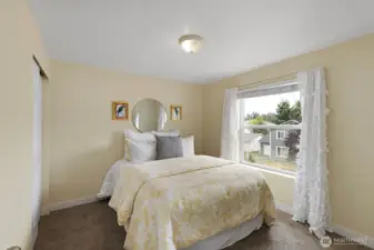 2nd bedroom