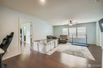 Massive upstairs bonus room!