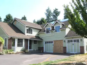 Great Architecture .... Gables and Bay Window areas