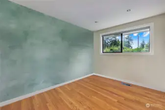 Second Bedroom upstairs. Hardwood flooring continuing through the bedrooms.