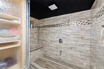 Expansive Shower