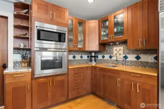 Custom details, prep sink, stainless steel appliances. Easy access to walk-in pantry to the left.