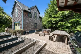 Very private outdoor living behind the home . .