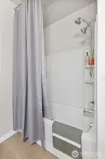 Hall/guest bathroom