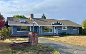 Welcome home to your charming single level home in Bremerton!