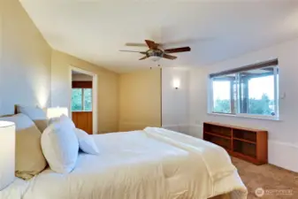 Downstairs large bedroom