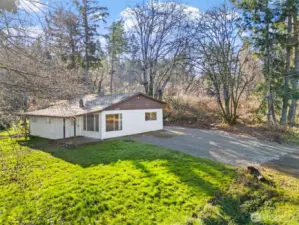 Fixer on nice size parcel in the popular Luhr's Beach area!