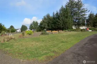 THERE IS A CALM PARK ACROSS THE STREET FROM THE PROPERTY!