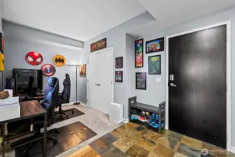 Bonus room / office / study off the entry