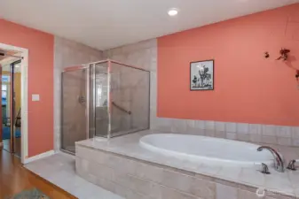 Large, 5-piece en-suite primary bathroom