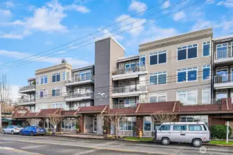Sweeping west-facing views of Puget Sound, the Olympic Mountains, and ever-changing maritime activity take center stage in this beautifully updated condo, ideally located across from Ray’s Boathouse