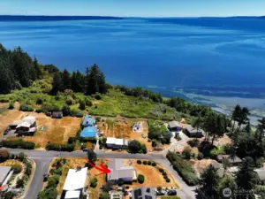 Island Living at its best! Enjoy the sparkling waters of the Puget Sound and all that comes with living close to the sea. From the Sea Lions and Sand Dollars to the Eages, Osprey & Heron, there is so much to appreciate simply being this close to nature.