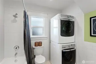521: Main level full bathroom