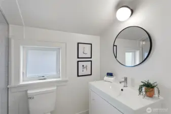 519 DADU: Upper level 3/4 bathroom
