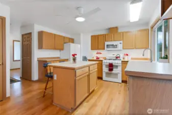 Another angle of the kitchen. You can’t get it all in one picture! All appliances stay!