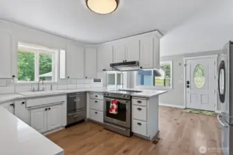 Quartz countertops and nice appliances