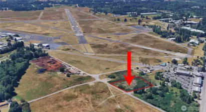 The red arrow and red line outlining the property line are superimposed onto this image.