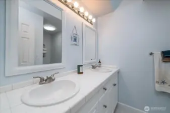 Upstairs full bath,
