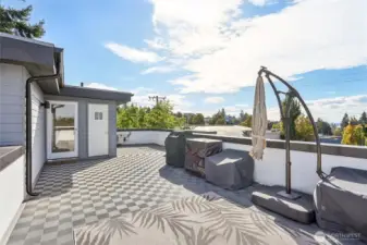 Huge Entertaining Deck