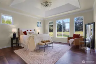 PRIMARY BEDROOM w Sitting Area