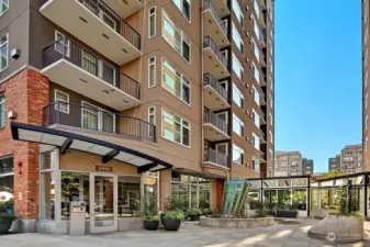 The Ellington is a prestigious luxury condo next to the Olympic Sculpture Park with great amenties