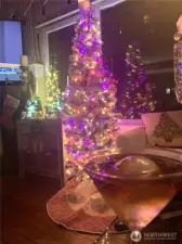 For a one bedroom the 27 x 18foot living area is big enough for entertaining