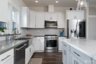 Another view looking into the kitchen.