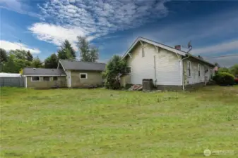 Large yard for guests and pets to enjoy